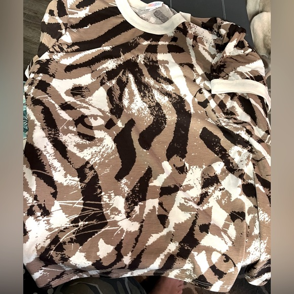 Big cat love classic tee GUC - Picture 1 of 4